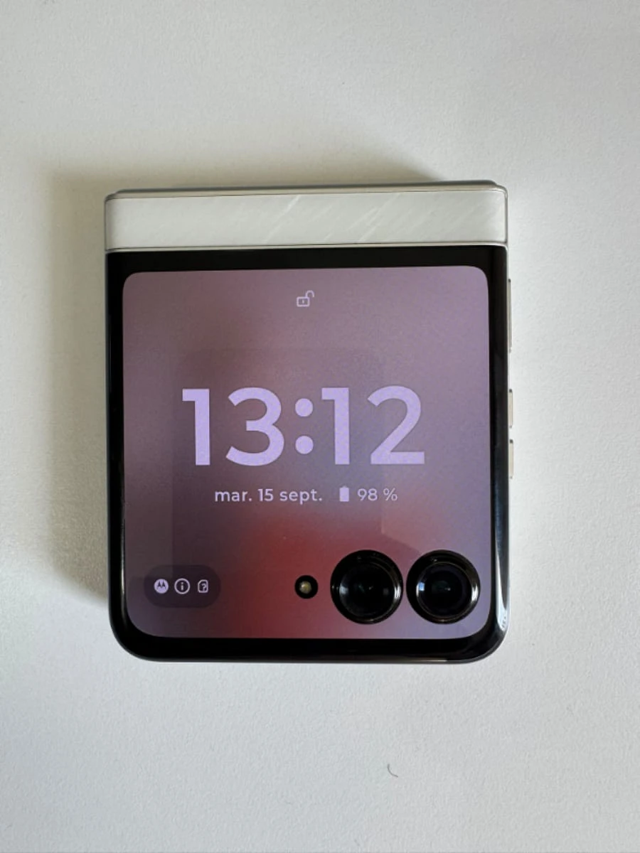 Motorola razr 60 Lightest Sky 8Go/256Go
