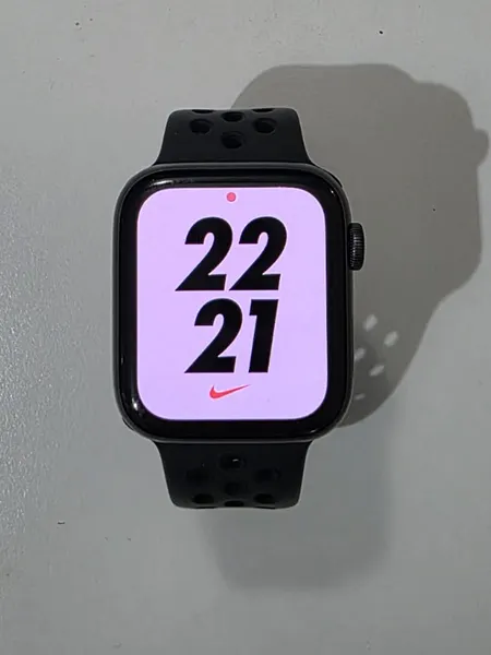 Apple Watch série 6 44mm noir GPS Nike