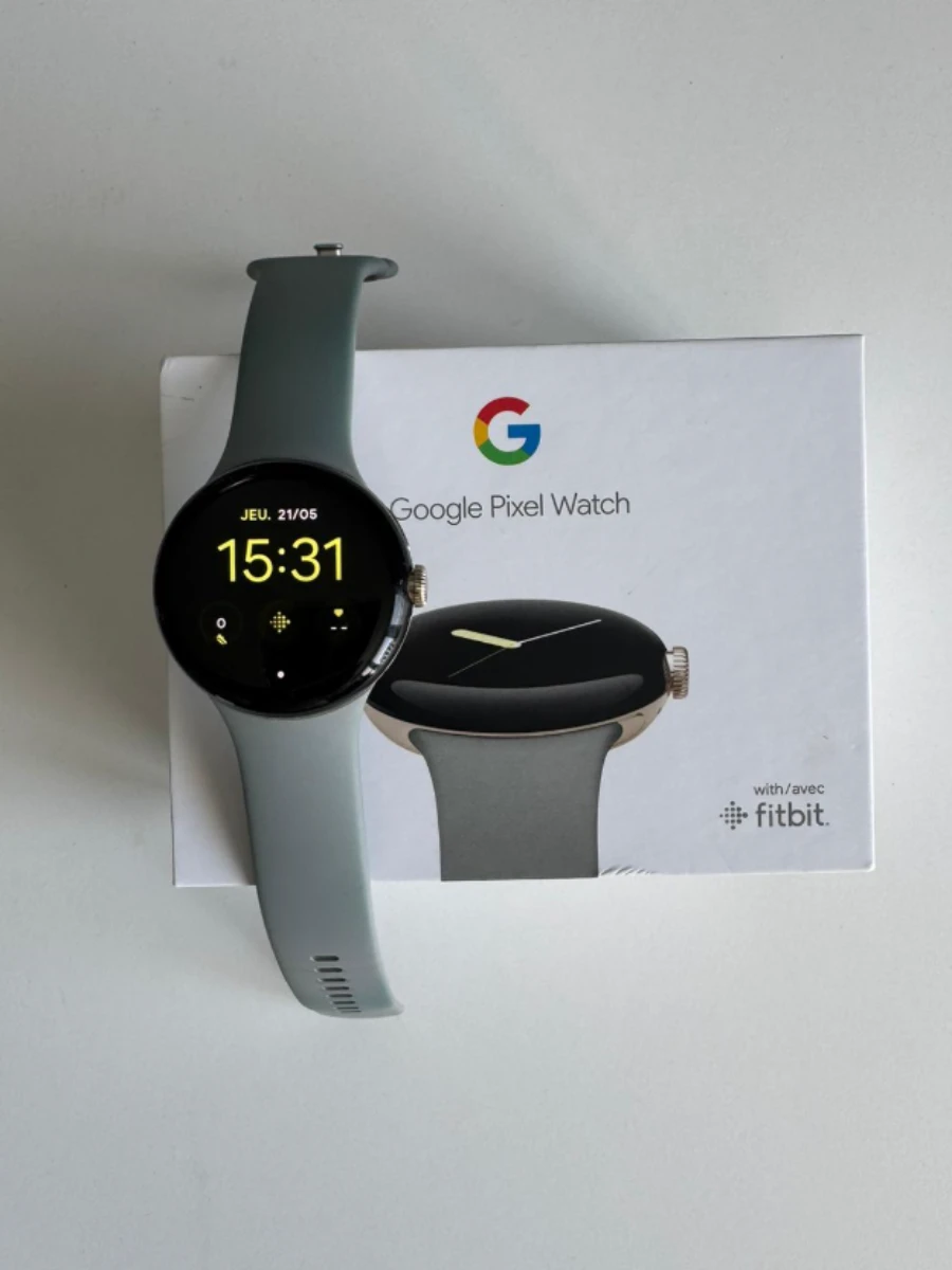Google Pixel Watch 1 doré