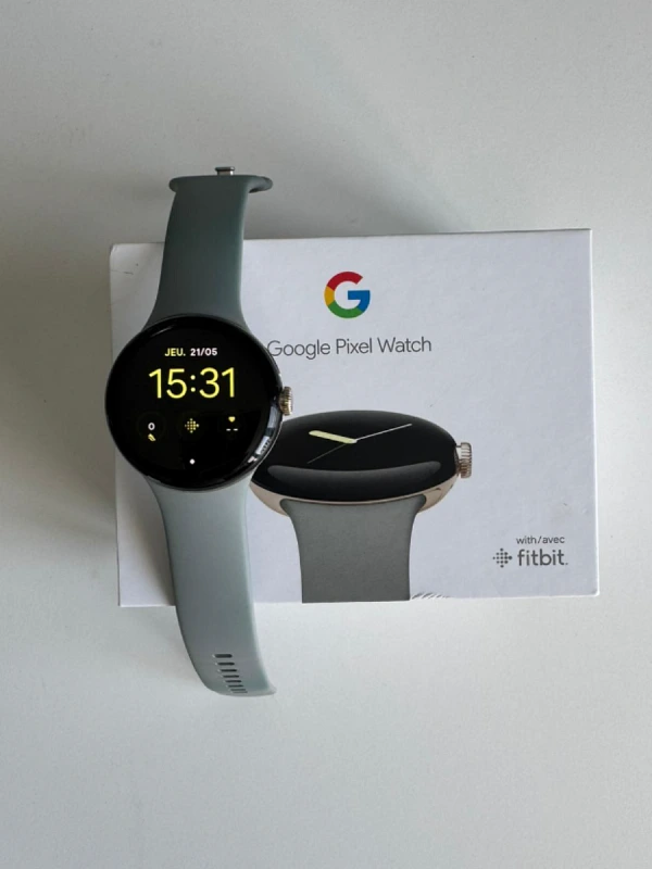Google Pixel Watch 1 doré