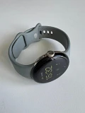 Google Pixel Watch 1 doré