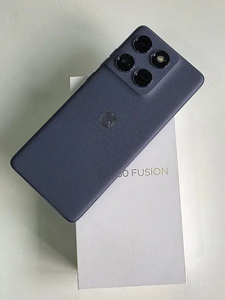 Motorola Edge 60 Fusion Pantone bleu 8Go + 256Go