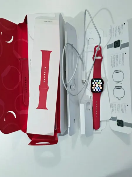 Apple Watch série 7 41mm rouge