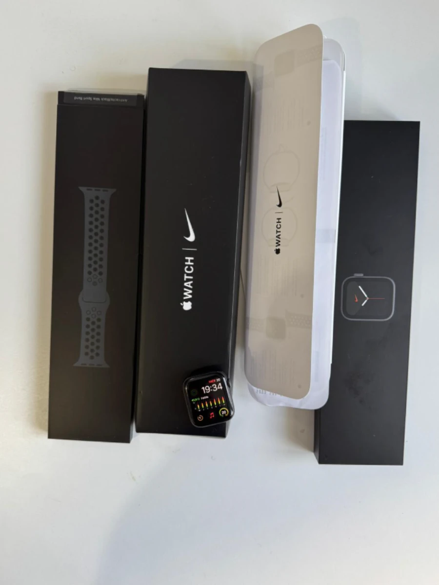 Apple Watch série 6 44mm Nike noir