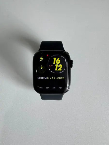 Apple Watch série 7 41mm noire